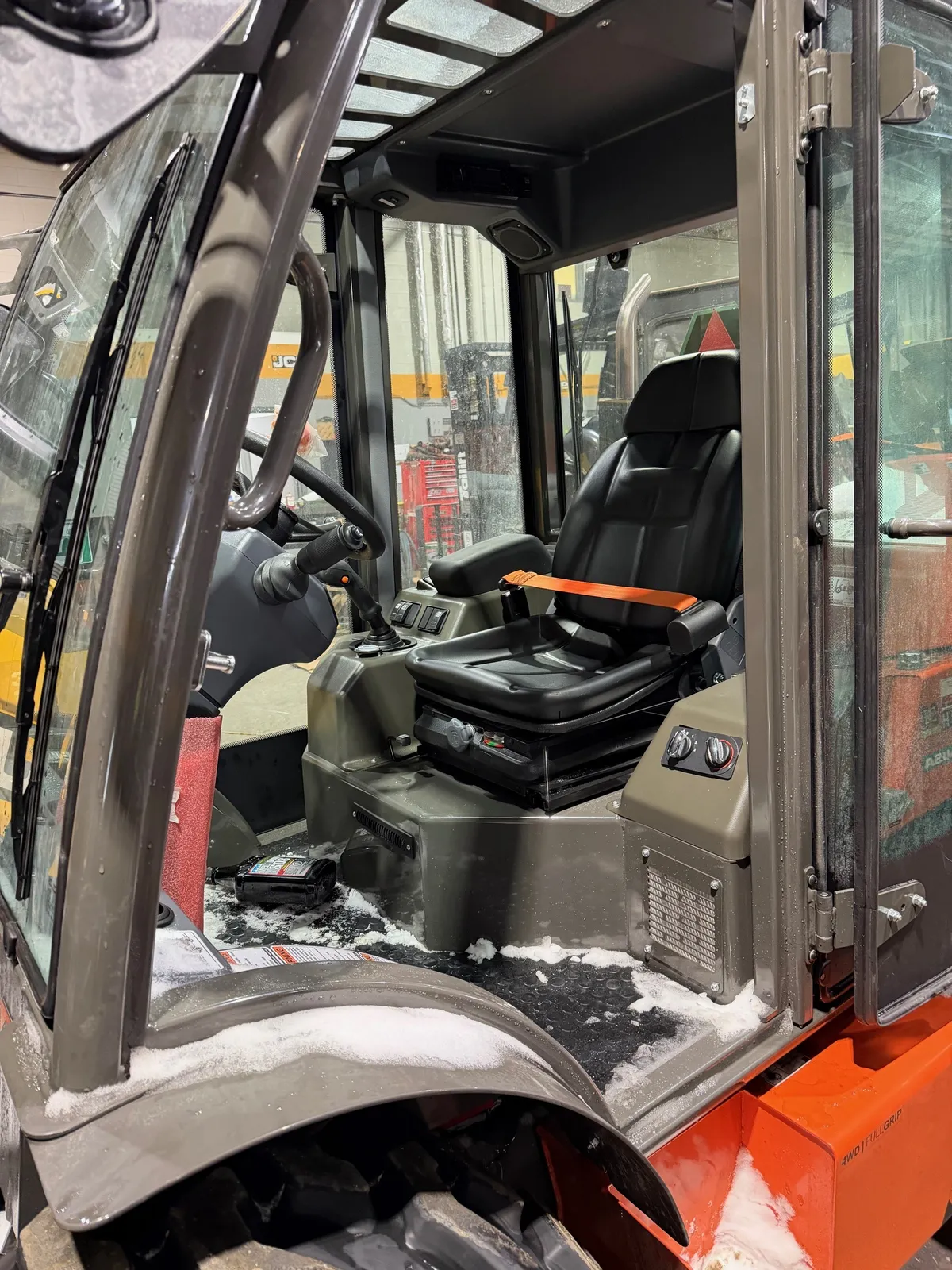 2026 AUSA C251HX4 — view 3