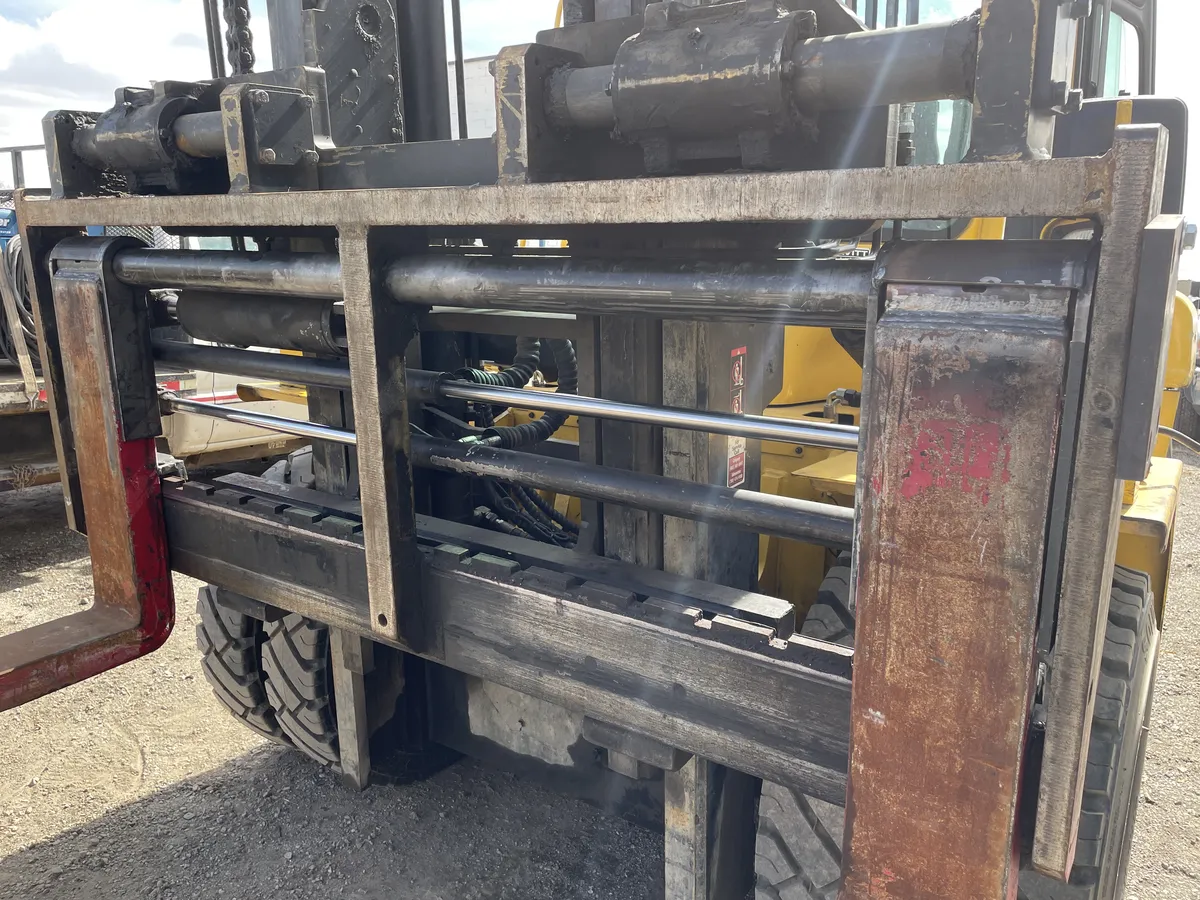 2011 Hyundai 110D-7E for sale at Southern Iron Equipment Lethbridge