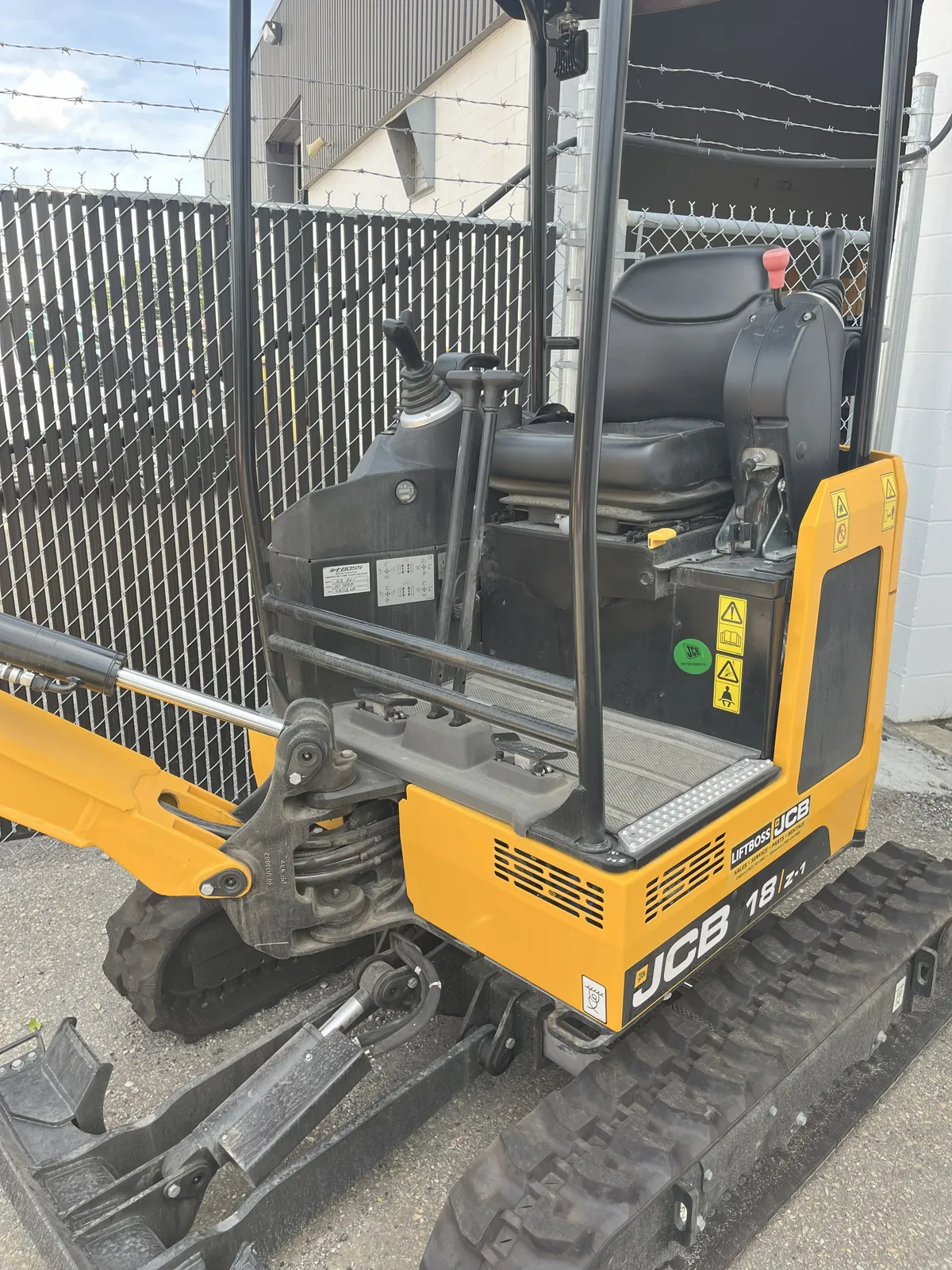 2025 JCB 18Z-1 — view 3