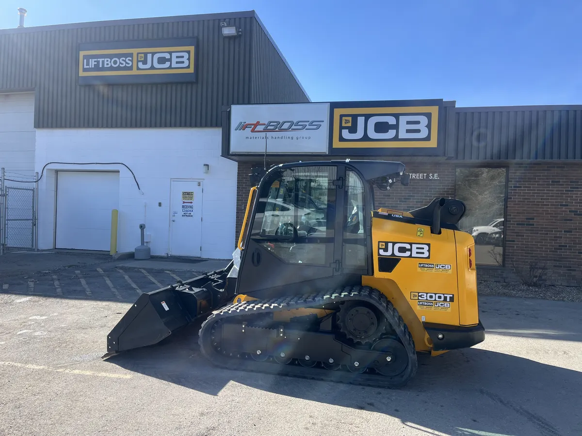 2024 JCB 300T T4 — view 2
