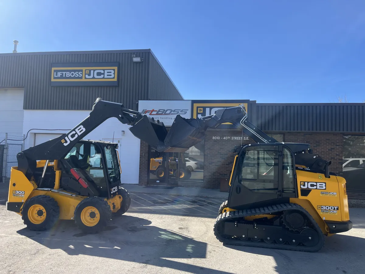 2024 JCB 300T T4 — view 3