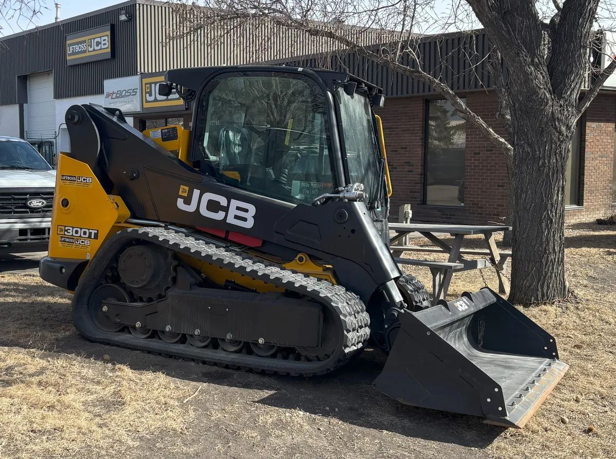 2024 JCB 300T T4 — view 4