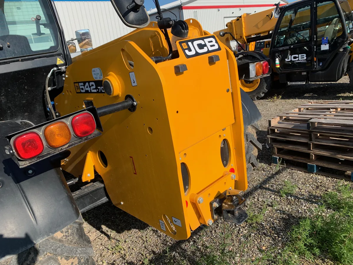 2022 JCB 542-70AG — view 3