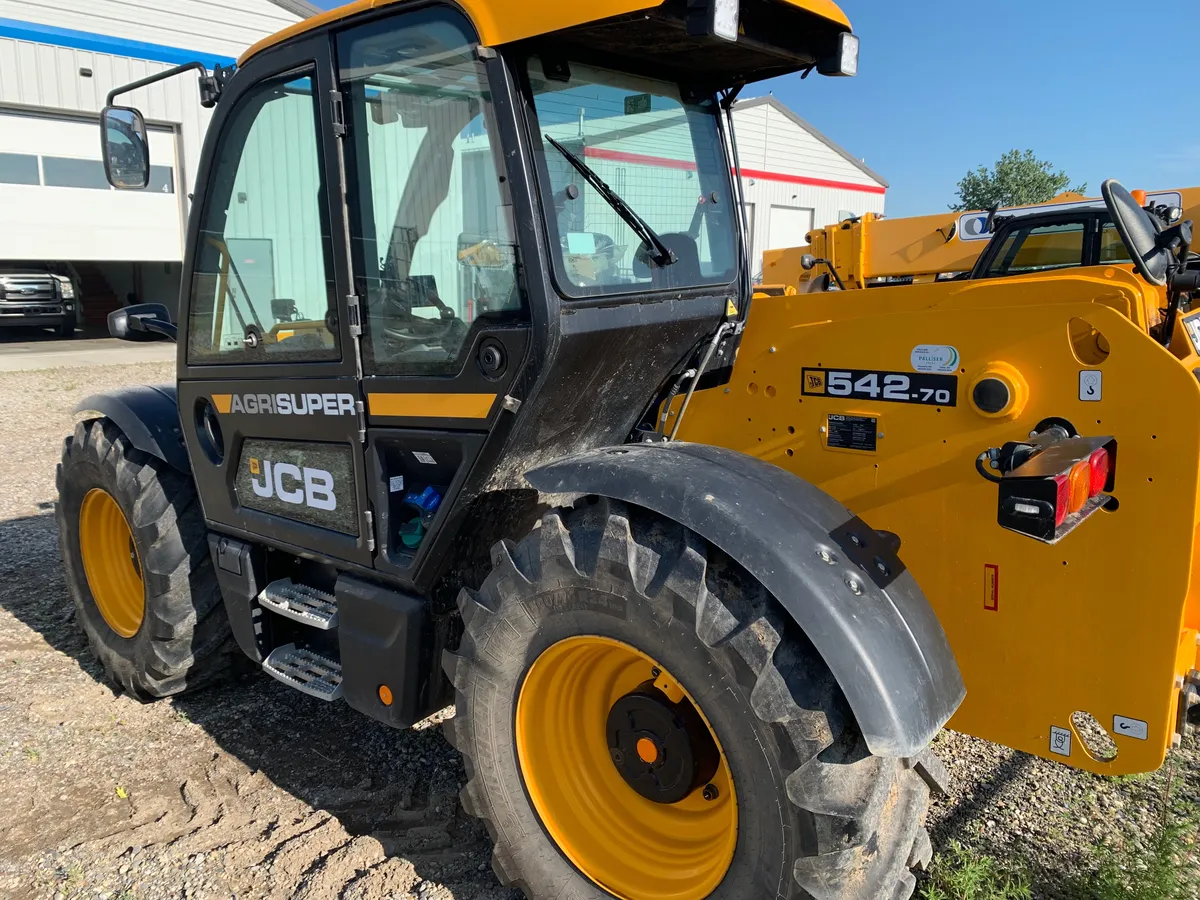 2022 JCB 542-70AG — view 5