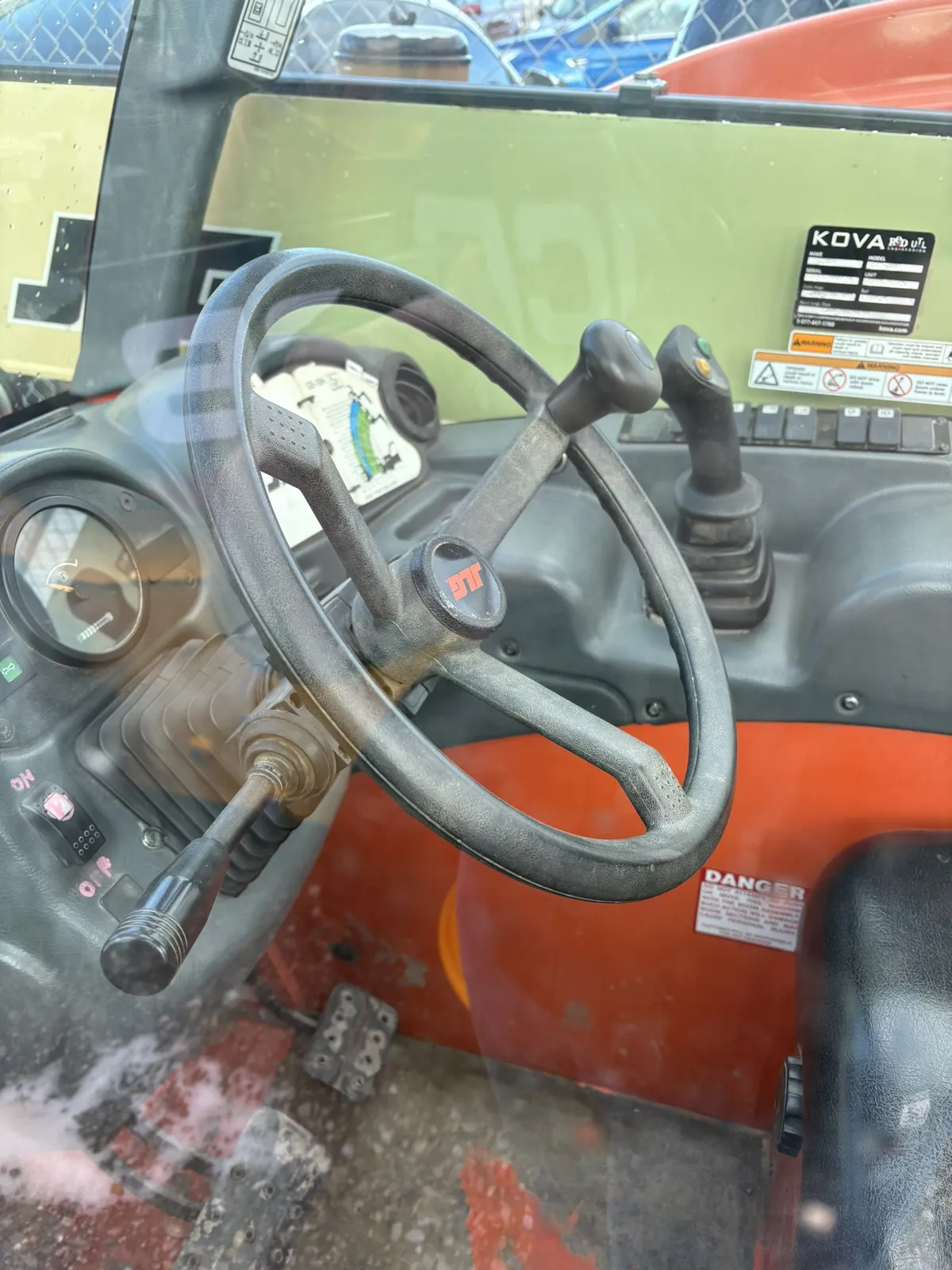 2012 JLG G518A — view 5