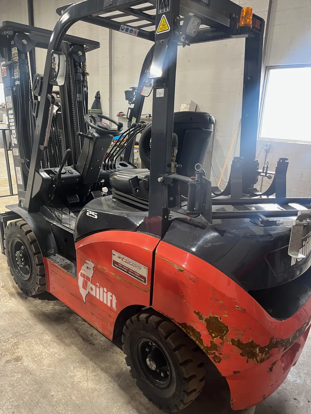 2024 Tailift PFG25-PS — view 3