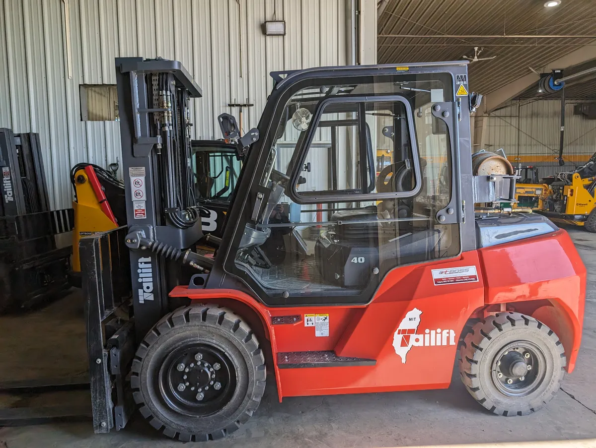 2023 Tailift PFG40-PS Cab — view 4